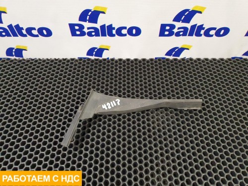 Накладка лобового стекла правая