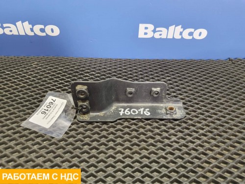 Кронштейн бампера правый