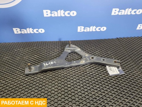 Кронштейн брызговика правый