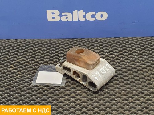 Кронштейн ограничителя хода стабилизатора кабины правый